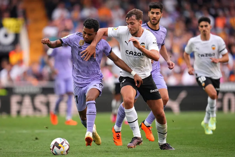 Tip kèo bóng đá trận Valencia vs Real Madrid uk88
